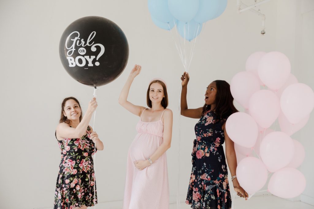 Gender reveal ballon party idea